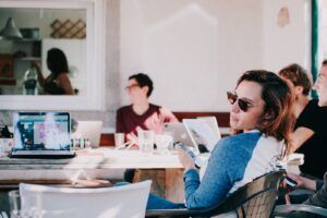 Jak efektywnie wykorzystywać marketing internetowy dla promocji firmy?